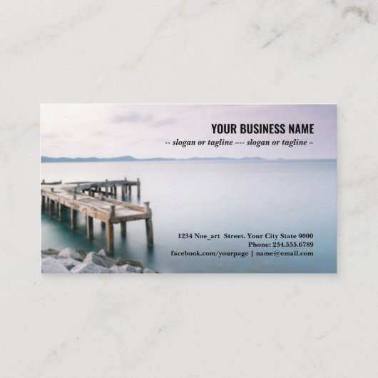 Dock en pier op zee bij lange blootstelling visitekaartje (Achterkant)