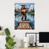 Dockside Dilemma: Sasquatch en de Elk Poster (Thuiskantoor)