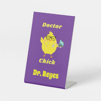 Doctor Chick Aangepaste Pasen Thema voetstuk teken Reclamebord Met Voetstuk