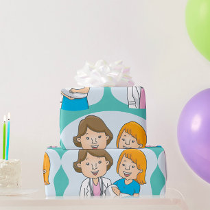 Doctor en nieuwe moeder met een Baby-omslagpapier Cadeaupapier