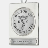 Doctor in de Chiropractische Emblem Logo Verzilverd Banner Ornament (Links)