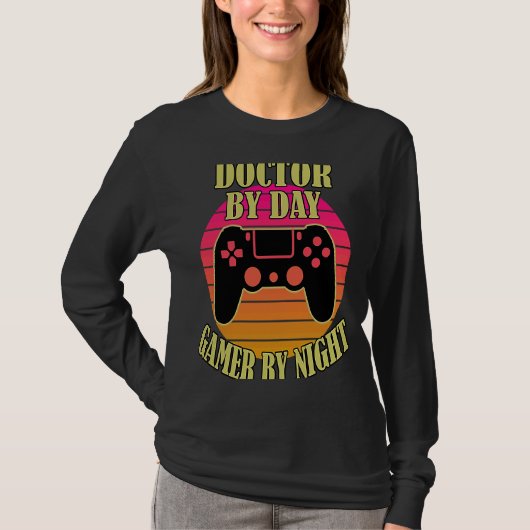 Doctor-op-dag gamer via nachtvideospelcontroller t-shirt (Voorkant)