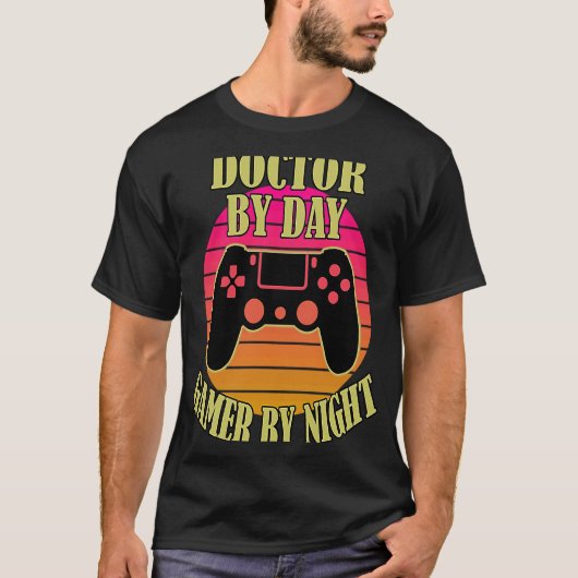 Doctor-op-dag gamer via nachtvideospelcontroller t-shirt (Voorkant)