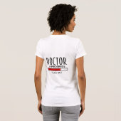 Doctor Progress Gelieve te wachten op Funny Med Sc T-shirt (Achterkant volledig)