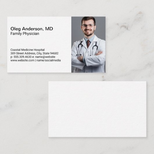 Doctor Smiling in Lab Coat Visitekaartje (Voorkant / Achterkant)