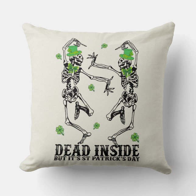 Dode binnen, maar het is St Patrick's Day - Skelet Kussen (Voorkant)