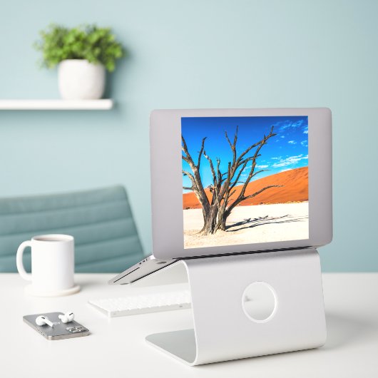 Dode boom in Deadvlei, Namibië Sticker (Laptop op bureau)