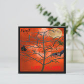 Dode boom onder een Oranje Scary Sky Invitation Kaart (Staand voorkant)
