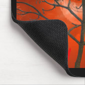 Dode boom onder een Oranje Scary Sky Mousepad Muismat (Hoek)