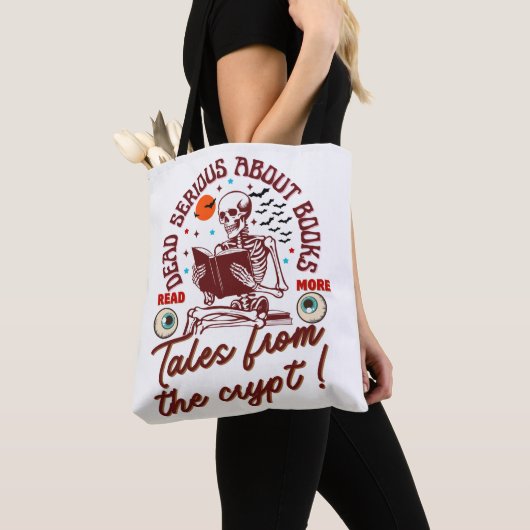Dode serieuze boeken: verhalen uit de crypte tote bag (Dichtbij)