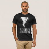 Doe alsof ik een Tornado ben - Grappig Kostuum Hal T-shirt (Voorkant volledig)
