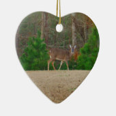 Doe een Deer en Pine Trees Keramisch Ornament (Rechts)