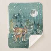 Doe en Fawn Deer in Forest Full Moon Snowfall Sherpa Deken (Voorkant)