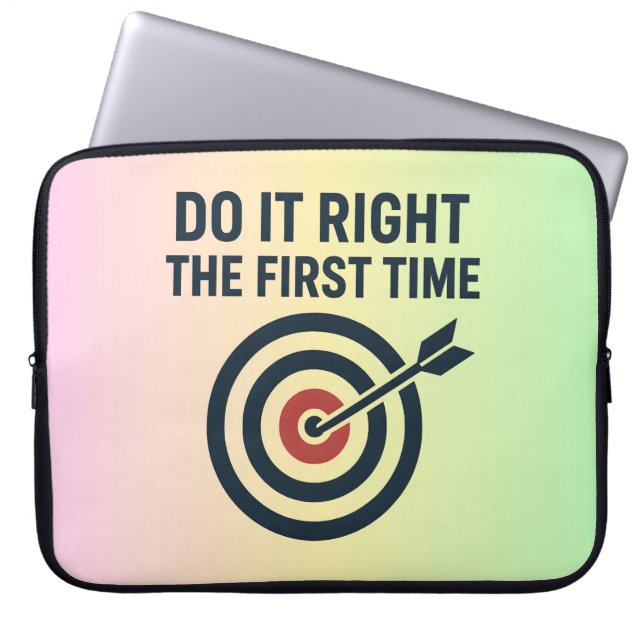 Doe het goed de eerste keer Zero Defects Doel Laptop Sleeve (Voorkant)
