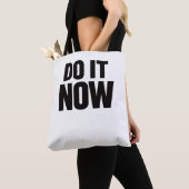 Doe Het Nu Motiverende Spreuk Minimale Typografie Tote Bag (Dichtbij)