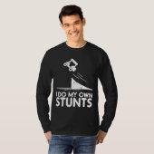 Doe mijn eigen Stunts Golf Cart Funny Broken Bone T-shirt (Voorkant volledig)