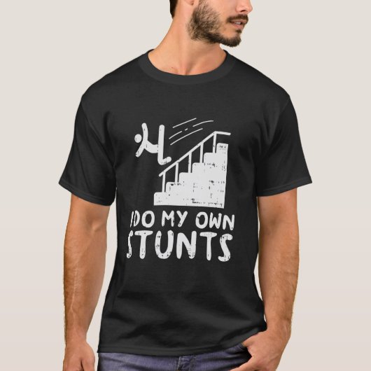 Doe mijn eigen stunts trappen grappig gebroken bot t-shirt (Voorkant)