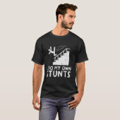 Doe mijn eigen stunts trappen grappig gebroken bot t-shirt (Voorkant volledig)