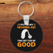 Doe mijn gehoorapparaat in. Dit kan maar beter goe Sleutelhanger (Voorkant)
