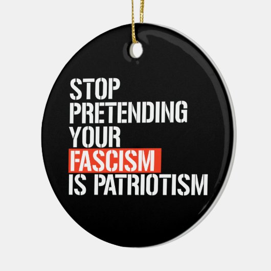 Doe niet alsof je fascisme patriottisme is keramisch ornament (Links)