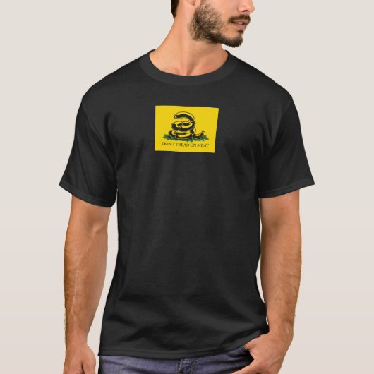 Doe niet met vlees grappige Gadsden vlag parody me T-shirt (Voorkant)