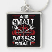 Doel Kleine Miss Kleine Premium Dart Sleutelhanger (Voorkant)