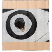 doelwit breekt onder douchegordijn (Voorkant)