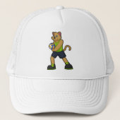Dog als volleybalspeler met volleybal trucker pet (Voorkant)