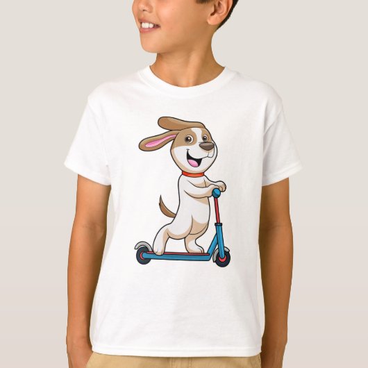 Dog als wandelaar met scooter t-shirt (Voorkant)