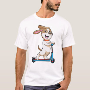 Dog als wandelaar met scooter t-shirt