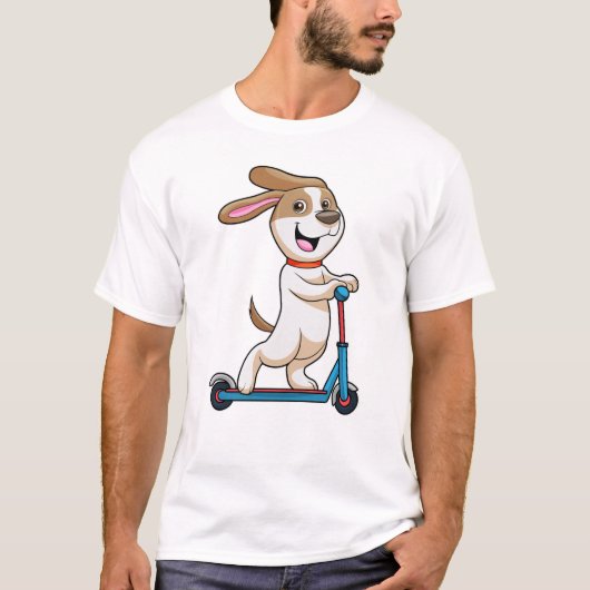 Dog als wandelaar met scooter t-shirt (Voorkant)