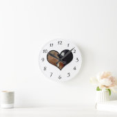 Dog and Cat Embrace in a Heart Shaped Yin Yang Ronde Klok (Huis)