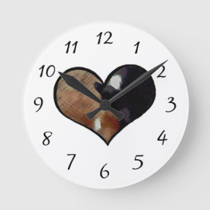 Dog and Cat Embrace in a Heart Shaped Yin Yang Ronde Klok