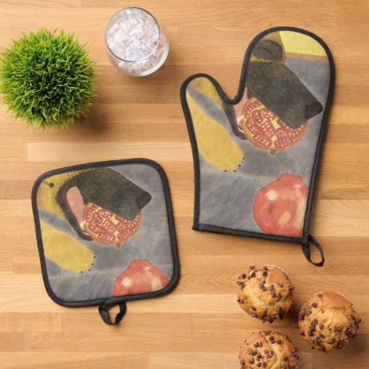 Dog and pomegranate oven mitt & pot holder set (Top down)