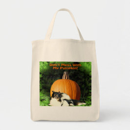 Dog beschermt grote pompoen Funny Halloween Tote Bag