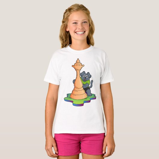 Dog bij Chess met Chess T-shirt (Voorkant volledig)