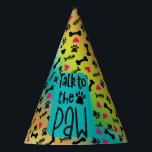 Dog Birthday Party Funny Quote praat met poot Feesthoedjes<br><div class="desc">Dames en heren, en vage vrienden van alle leeftijden, verzamelen zich rond omdat ik iets heb dat ik met jullie moet delen. Het is tijd om een verjaardagsfeest voor je hond te werpen, en wat een betere manier om te vieren dan met een stijlvol en compagnant pet! Introductie van het...</div>