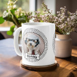 Dog Bone en Polka Dot Pet Photo Lijst - Wit Koffiemok<br><div class="desc">Een leuke manier om een foto van je favoriete huisdier weer te geven. De polka dot border lijsten een schattig afbeelding en de hondennaam zit in een cartoon hondenbot. Voeg je favoriete puppy afbeelding toe en maak een schattig aandenken van de familie huisdieren.</div>