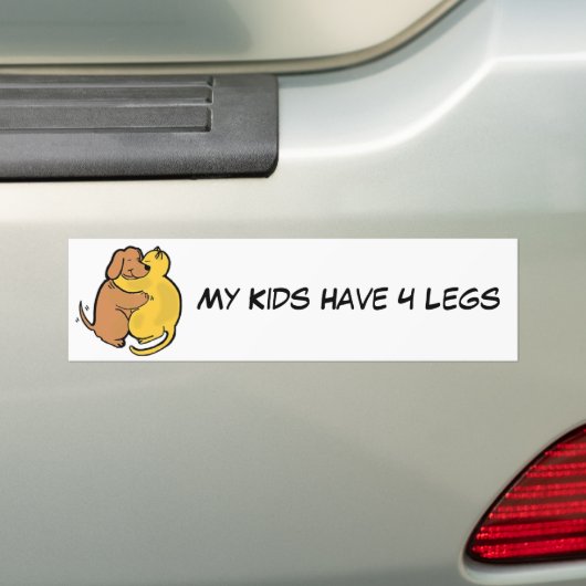 Dog & Cat Hug Bumpersticker Mijn Kinderen hebben 4 (Op auto)
