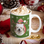 Dog Christmas Foto's w / Santa Rendier Antler Pett Koffiemok<br><div class="desc">Deze feestelijke koffie mok is ideaal voor alle hondenliefhebbers in je leven! Met twee schattige foto's van petten met kerstman en rendiergewei tegen een groene achtergrond, brengt deze leuke mok zeker een glimlach op ieders gezicht. De foto's kunnen worden gewijzigd in foto's van uw eigen pup of de pup van...</div>