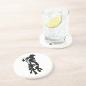 Dog Coaster – Sitting Dog Pose in Ink Linework Zandsteen Onderzetter (Zijkant)