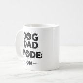 Dog Dad Mode ON – Bold Black & White Paw Print Des Koffiemok (Voorkant links)