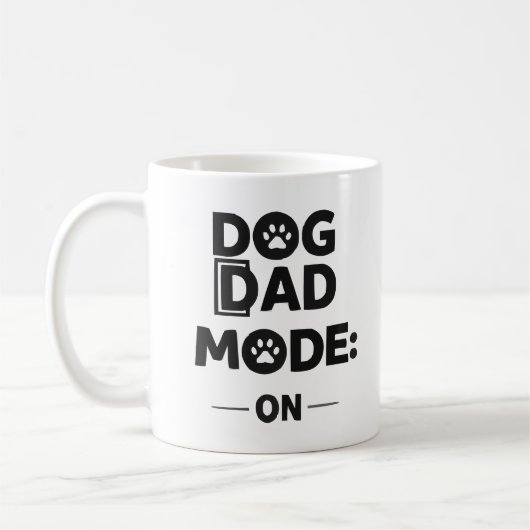 Dog Dad Mode ON – Bold Black & White Paw Print Des Koffiemok (Links)