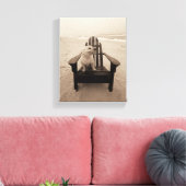 Dog die de strand aanpast canvas afdruk (Insitu (Woonkamer))