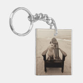 Dog die de strand aanpast sleutelhanger (Voorkant Links)
