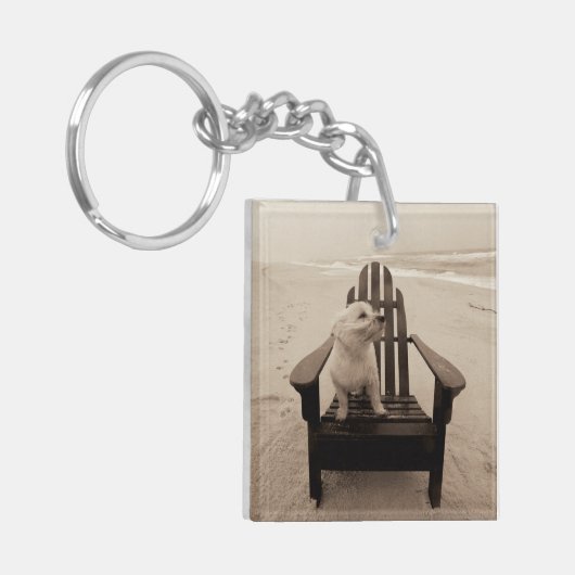 Dog die de strand aanpast sleutelhanger (Voorkant Links)