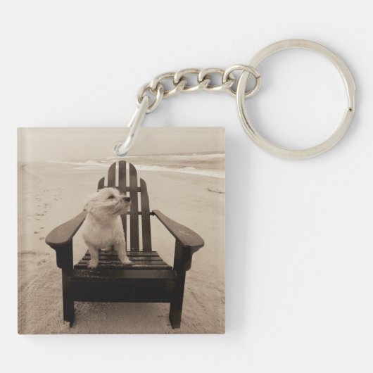 Dog die de strand aanpast sleutelhanger (Achterkant)