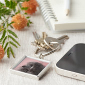 Dog die weg kijkt sleutelhanger (Zijkant)