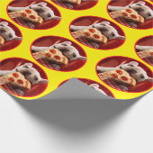 Dog Eating Pizza Slice Cadeaupapier (Hoek)