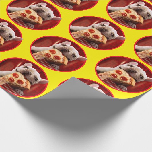 Dog Eating Pizza Slice Cadeaupapier (Hoek)